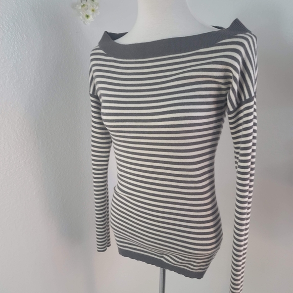 CLUB MONACO 100% CASHMERE STRIPED LONG SLEEVE BOAT NECK WOMEN'S SIZE SMALL - Picture 11 of 16